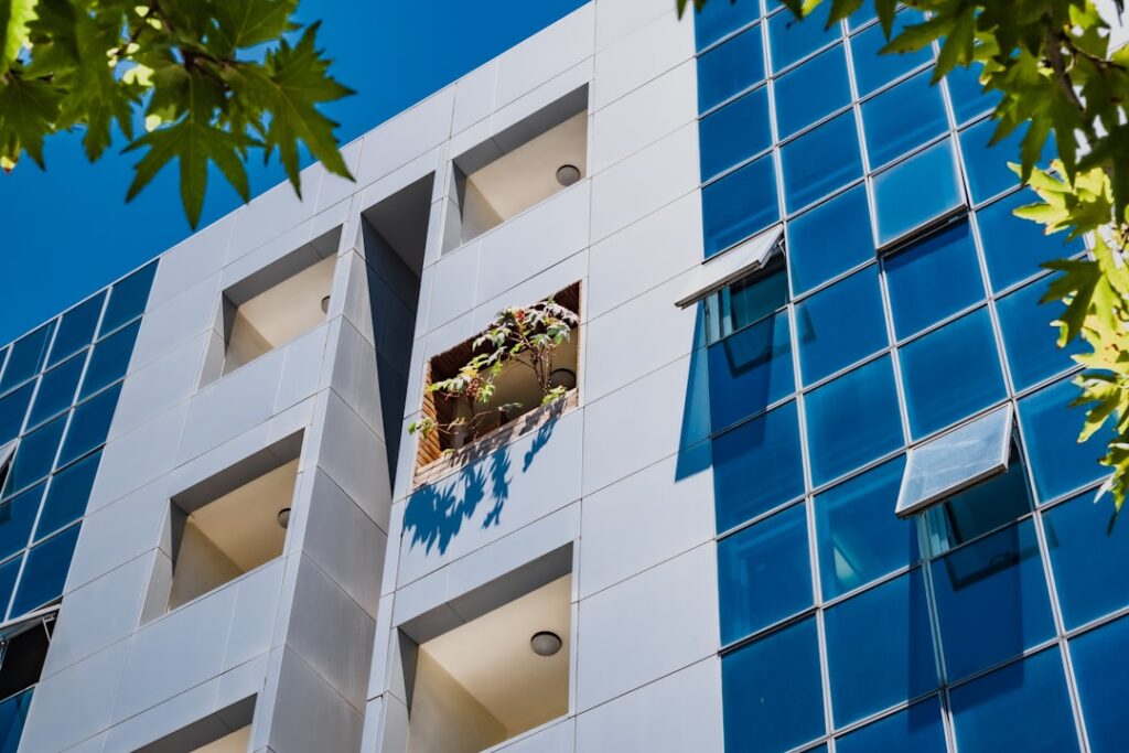 【判例解説】土地工作物責任（民法717条）の重要判例｜設置・保存の瑕疵・占有者と所有者の責任【宅建2