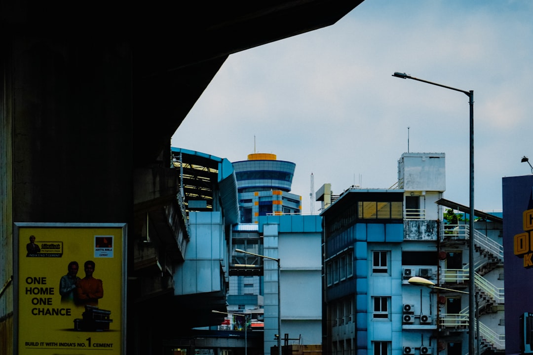 【判例解説】宅建業法の広告規制（32条）の重要判例｜誇大広告・不当表示・措置命令【宅建業法2026】