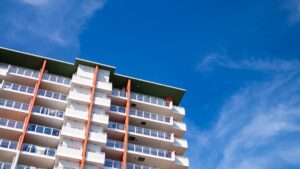 賃貸不動産経営管理士の通信講座比較【2026年版】スタディング・LEC・TACを四冠ホルダーが評価