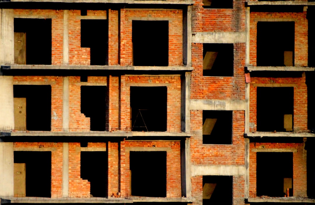 宅建「建築基準法」頻出ポイント総まとめ｜接道義務・斜線制限・建蔽率の計算