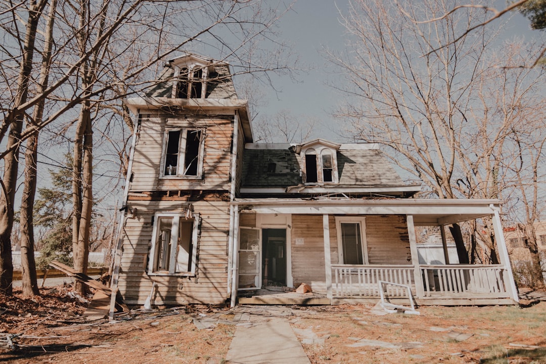 相続した不動産をどう処分する？売却・賃貸・活用の選択肢と手続き 解説