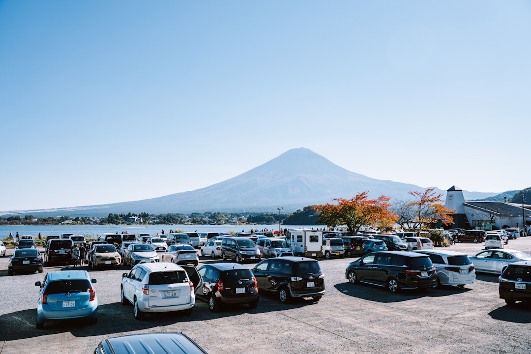 戸建て持ちが始める副業5選｜駐車場・太陽光・民泊の収益比較【2026年版】