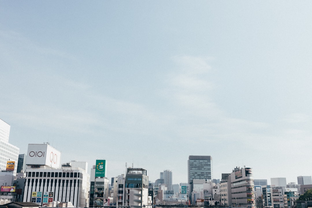 月極駐車場vs時間貸しどちらが得か｜収益・管理コスト徹底比較【2026年版】