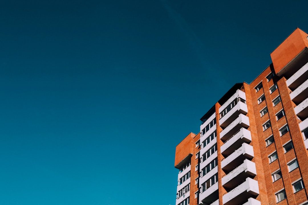 REIT（不動産投資信託）の仕組みと個人投資家向け活用法を完全解説 解説