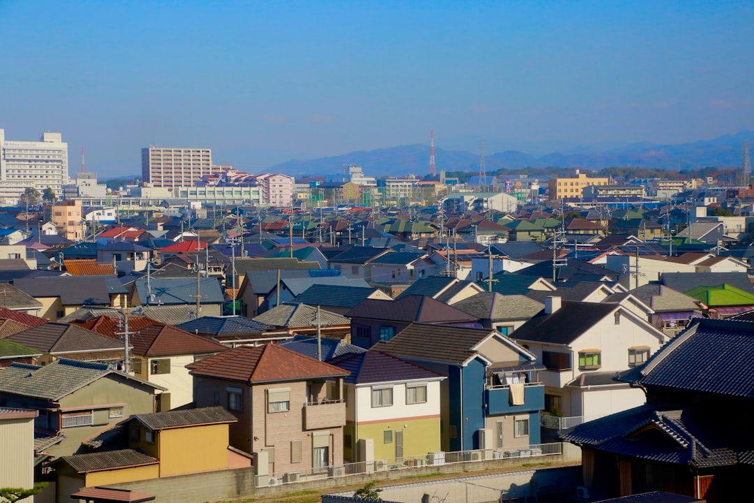 不動産投資ローンの審査基準と通し方｜属性・物件評価・銀行別の特徴を解説