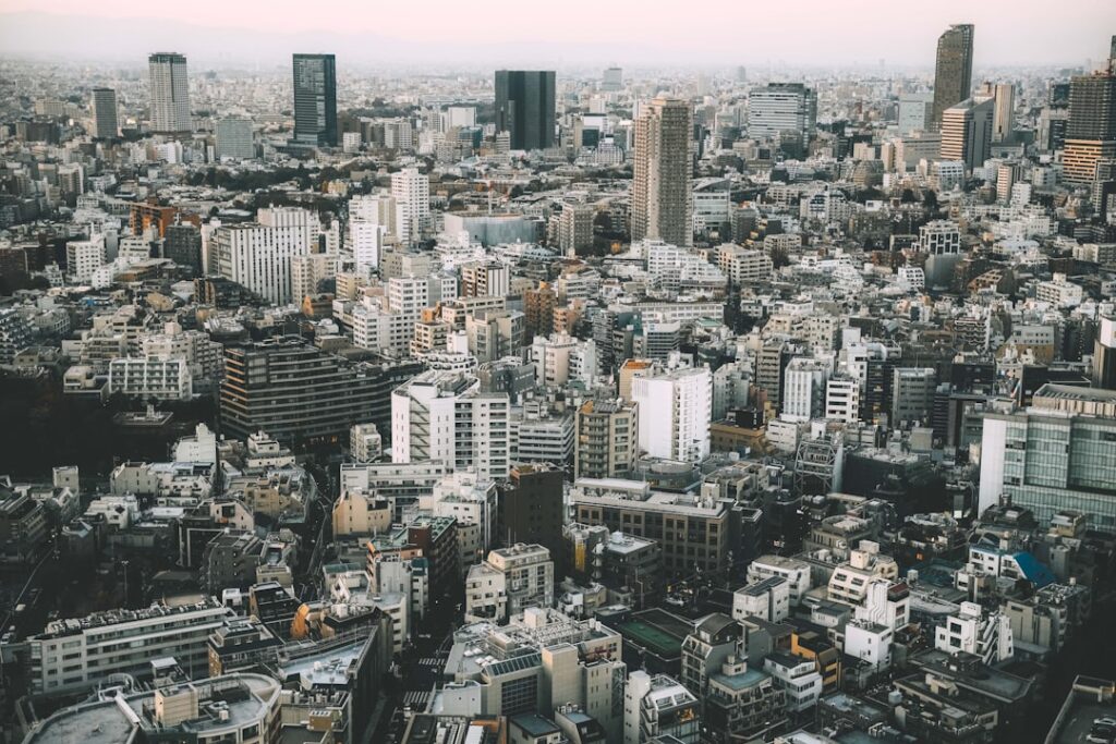 不動産投資ローンの審査基準と通し方｜属性・物件評価・銀行別の特徴を解説