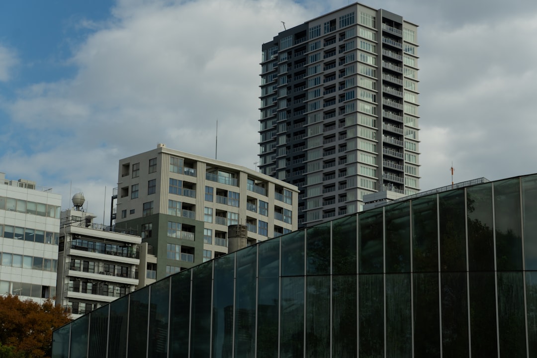 新築一戸建てvsマンション選び方の全比較｜資産価値・維持費・ライフスタイル別の判断基準【2026年版】