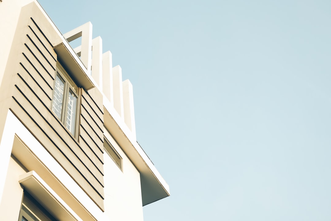 住宅ローンの借り換えのタイミングと手順｜金利差・費用計算・手続きの全て【宅建士監修2026】