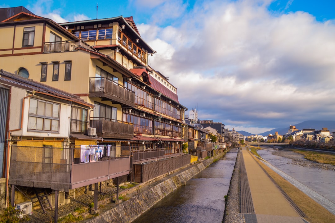 大家の税金・確定申告 完全ガイド｜経費・減価償却・節税テクニックまで