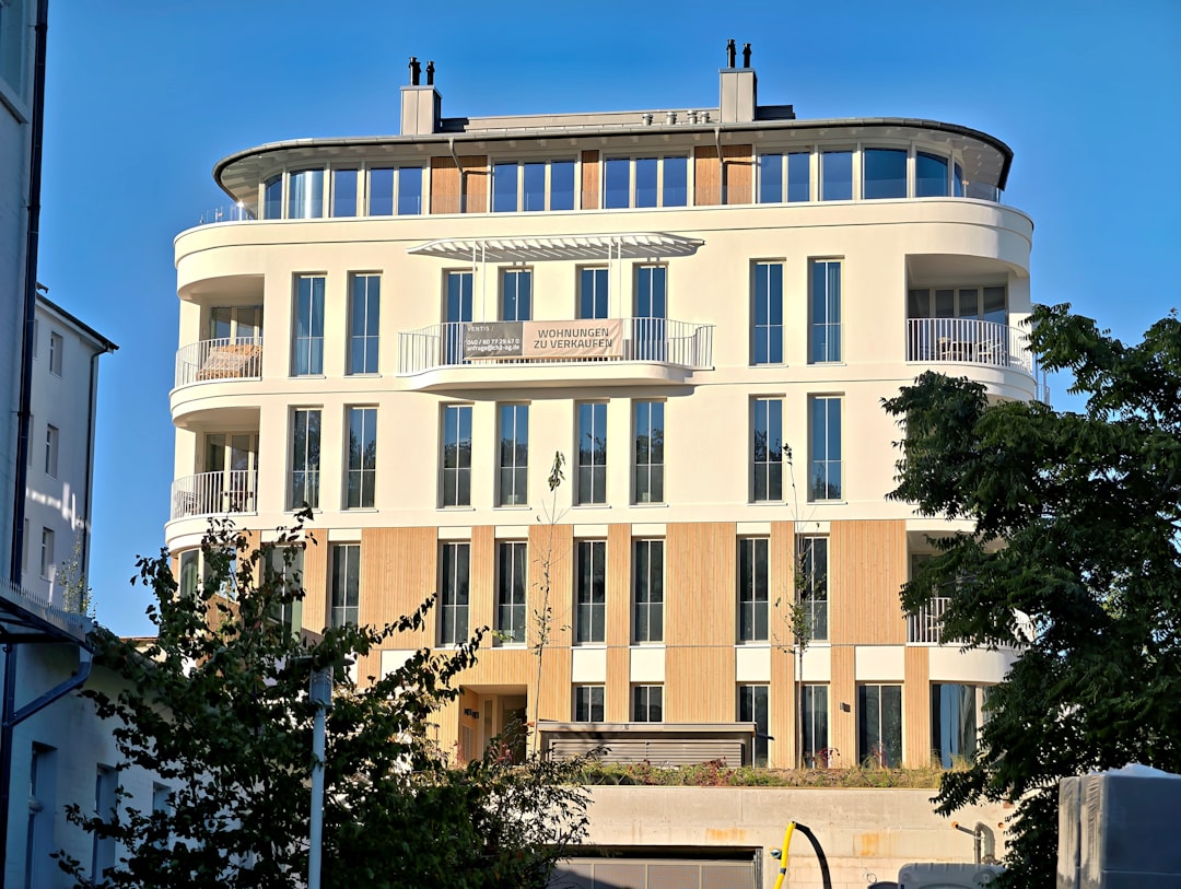 一棟アパート投資vs区分マンション【それぞれの特徴と初心者に向く選択2026年版】