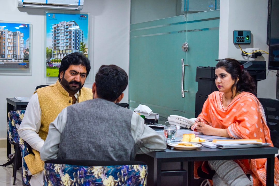 不動産鑑定士の仕事と資格の取り方【試験内容と年収・キャリア2026年版】 解説