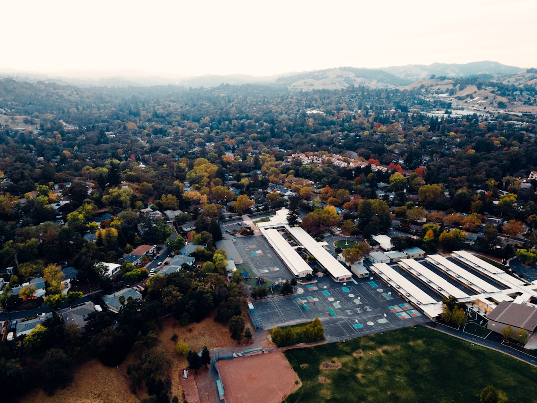土地活用の収益比較【アパート・駐車場・太陽光・店舗の利回りと選び方2026年版】