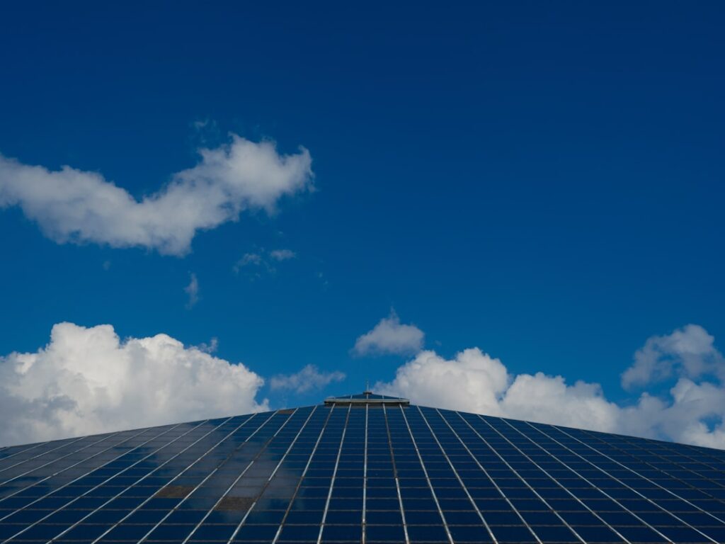 太陽光発電投資の始め方【FIT制度・利回り・リスクと2026年の最新動向】