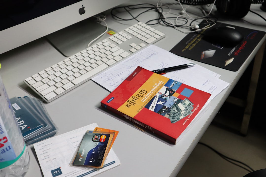 マンション管理士と宅建の違い【ダブルライセンスのメリットと取得順序2026年版】 解説