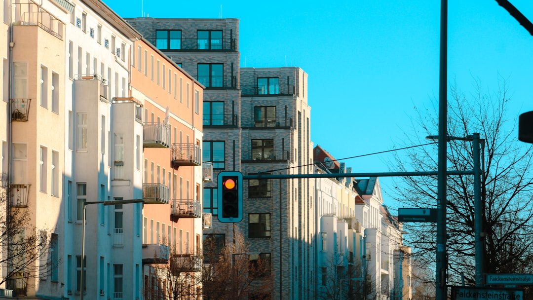 空き家・老朽化した住宅・地方の空き家問題のイメージ