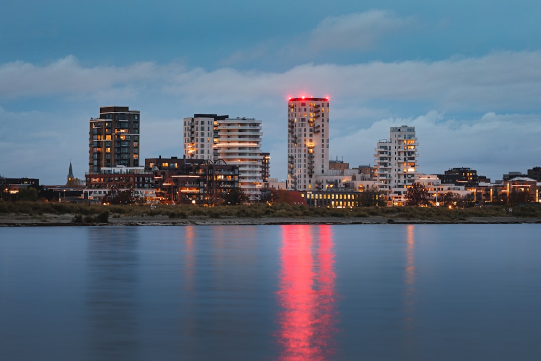 賃貸契約書・書類のイメージ 800×450px