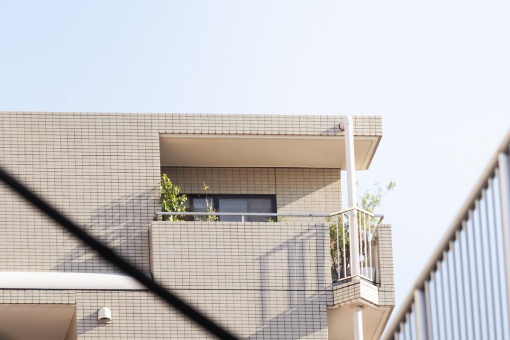 オフィスビル外観・近代建築 800×450px