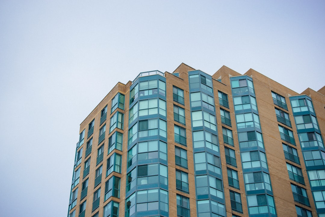 高層マンション・コンドミニアム外観 1200×630px