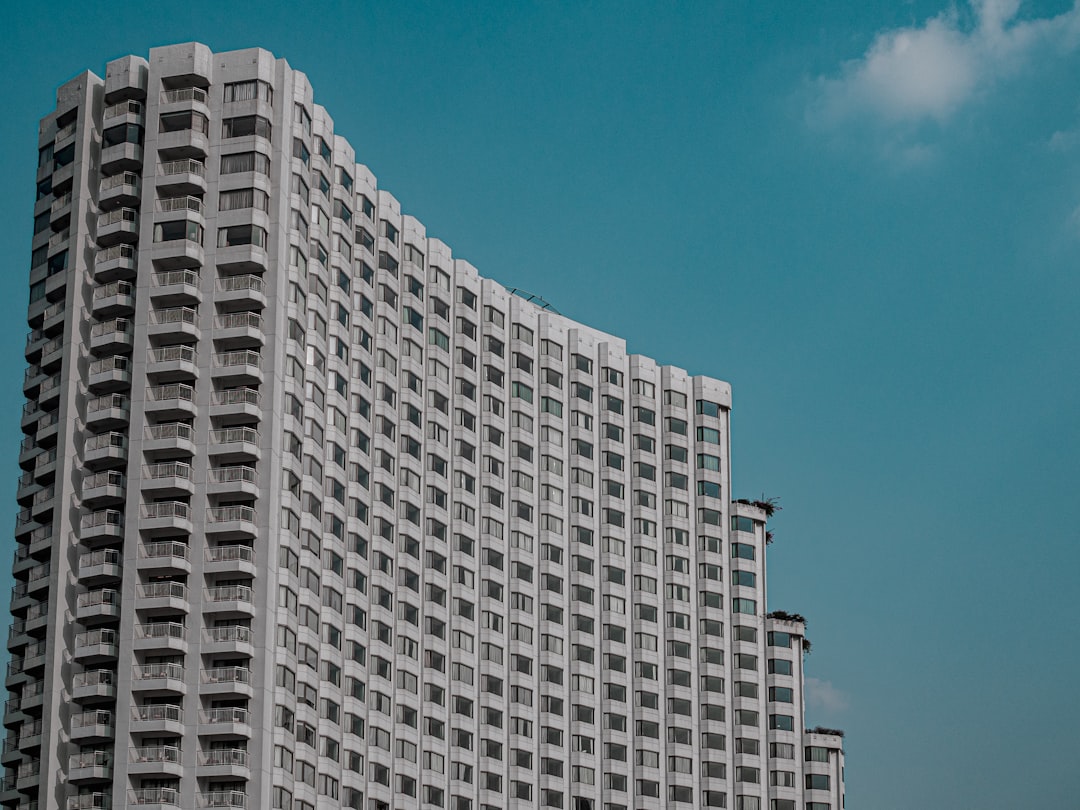不動産工事・建設現場のイメージ condominium high rise building architecture facade