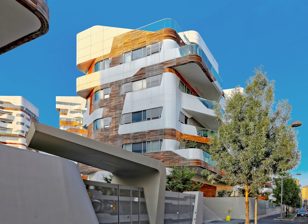 定期借地権・建物・土地のイメージ modern apartment condominium building architecture exterior