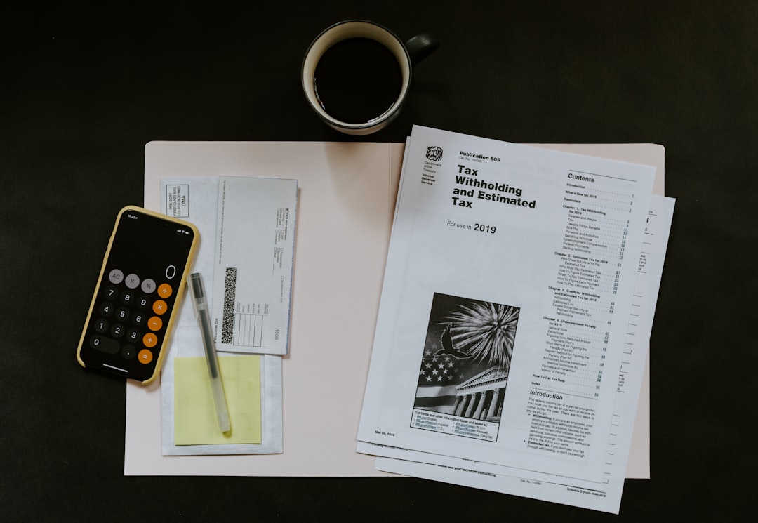 財務計算・資産管理のイメージ real estate property building documents workspace