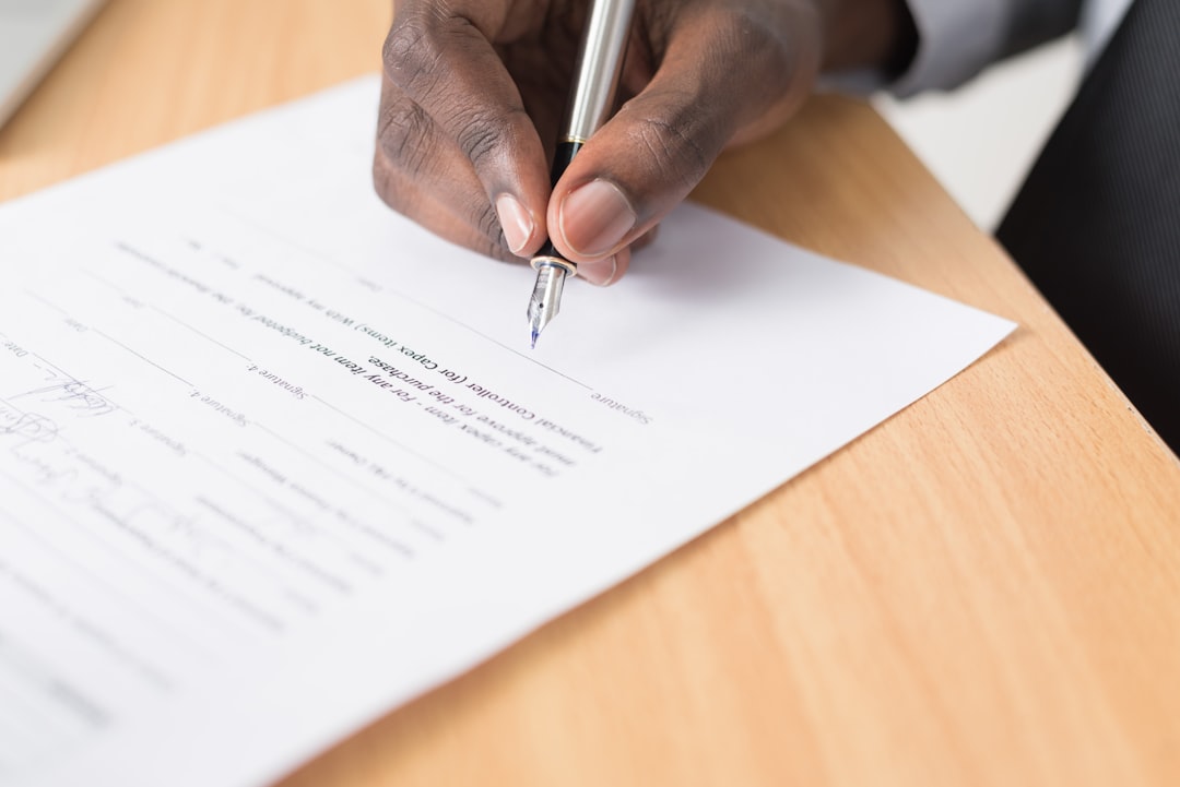 相続手続き・書類のイメージ real estate contract documents paperwork legal