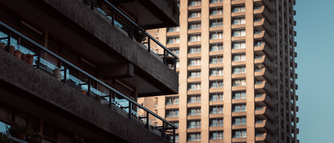 隣地・境界・建物外観のイメージ condominium high rise building architecture facade